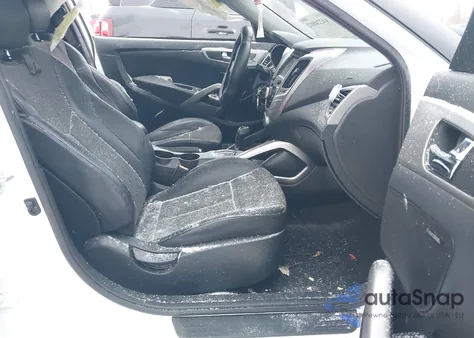 2015 Hyundai Veloster z USA, uszkodzony, nr VIN KMHTC6AD2FU225168